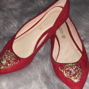 Red w/ Jaguar Aldo flats! ❤️